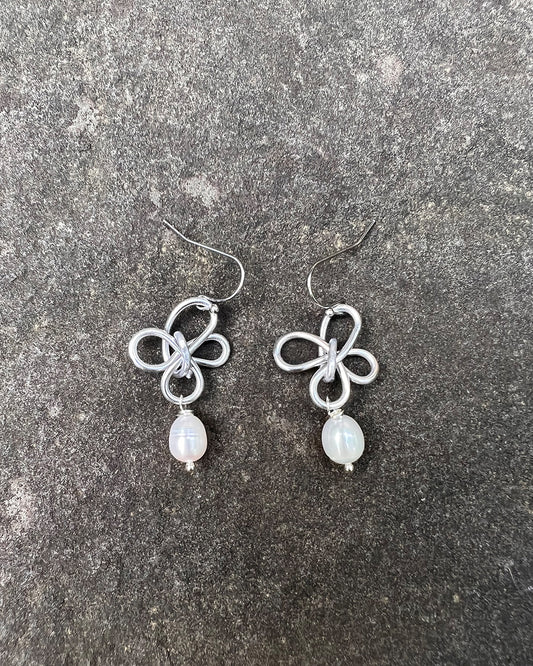Infinity Knots - Clover Pearl Earrings