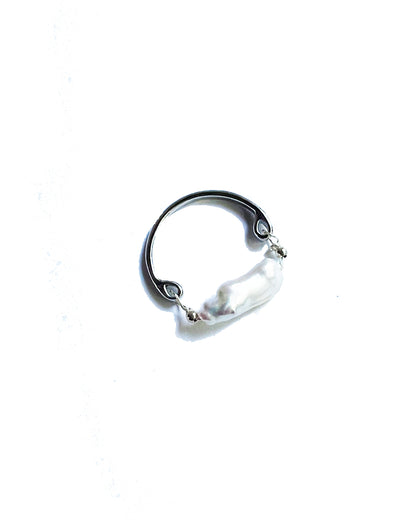Semifine Long Pearl Ring | cukimber designs
